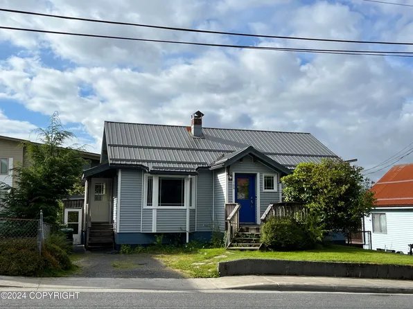 106 Dolphin St, Petersburg, AK 99833