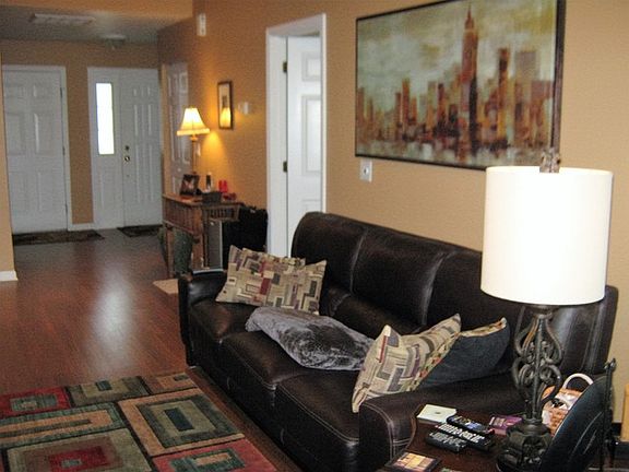 3rd image of 213 N Harbor Lndg