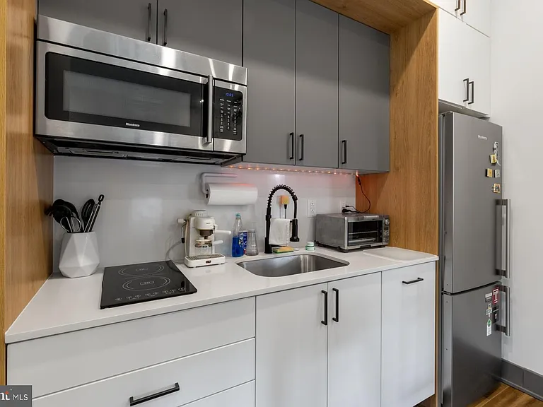 1935 E Hazzard St #203 — Photo 3