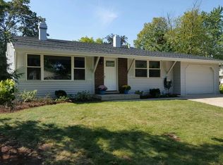 512 Beechwood Rd, Buffalo Grove, IL 60089