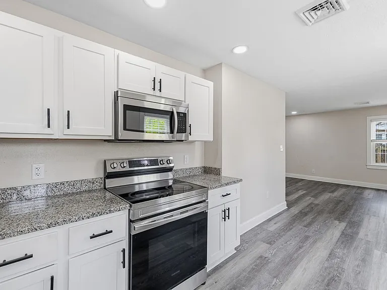 408 E Little Creek Rd — Photo 15