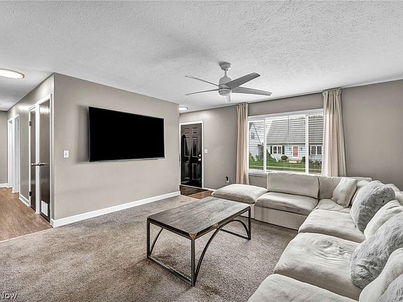 4th image of 871 Marcie Dr