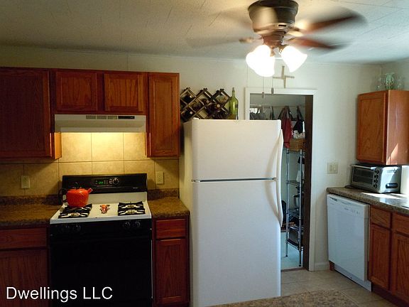 4th image of 630 E Hillside Dr