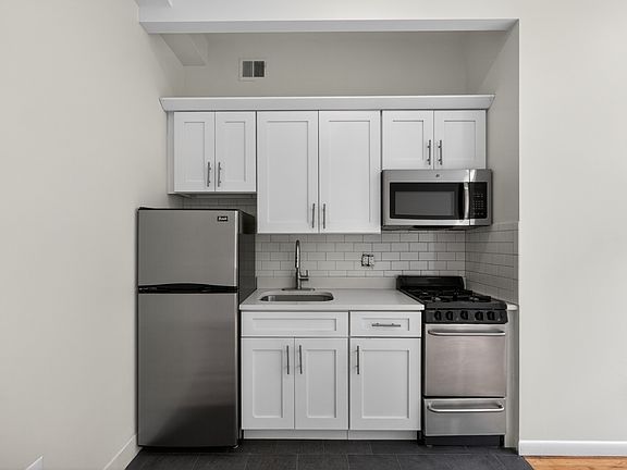 5th image of 424 W 53rd St APT 3A
