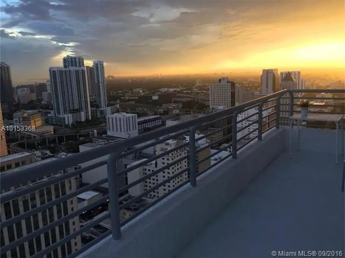 NE 2nd Avenue, Miami — Photo 2
