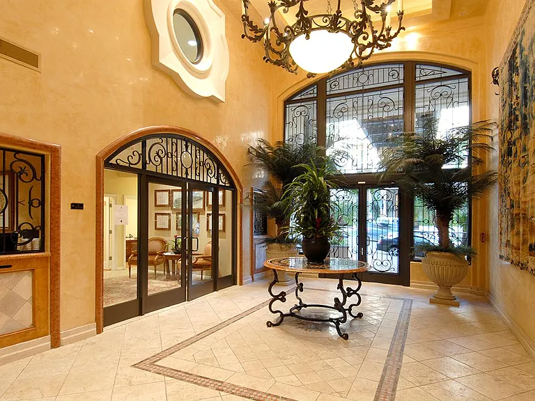 ELEGANT LOBBY