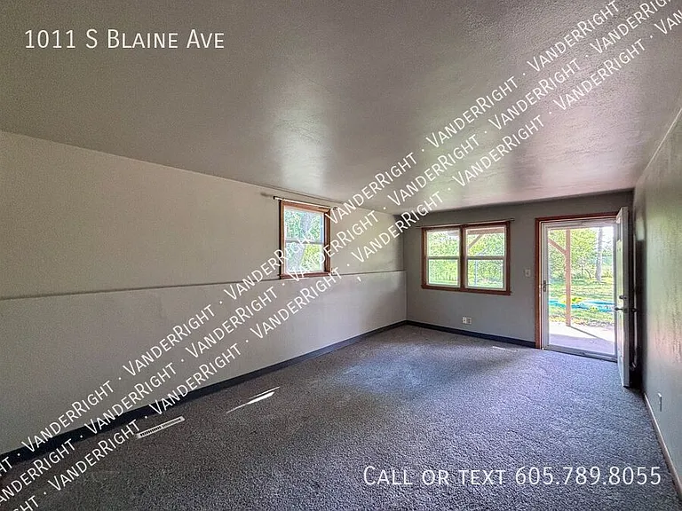 1011 S Blaine Ave — Photo 6