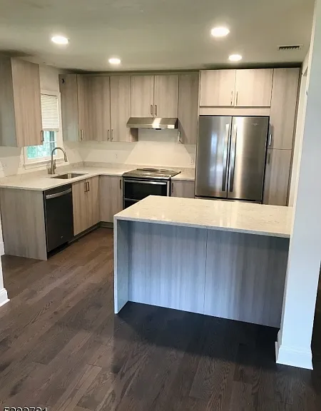 19 Hewetson Rd — Photo 1