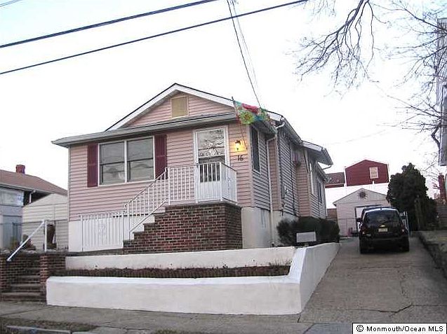 2nd image of 16 Henry St