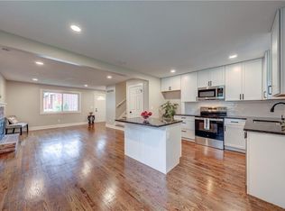 1413 E Ridgeway Dr, Olathe, KS 66061