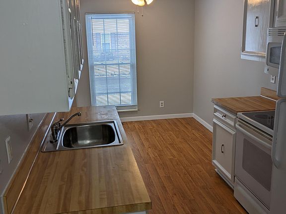 3rd image of 24378 Meadow Bridge Dr