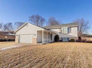 1424 Trailwood Ln SW, Faribault, MN 55021