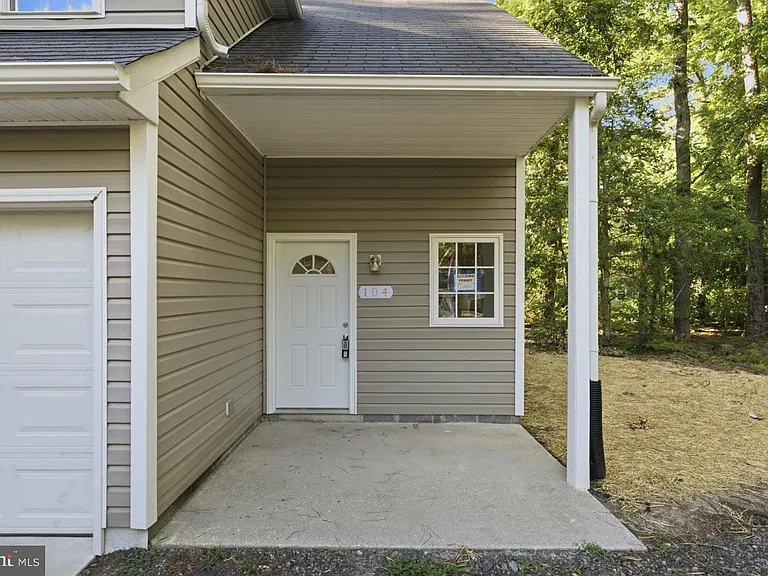 104 Hazel Dr — Photo 2