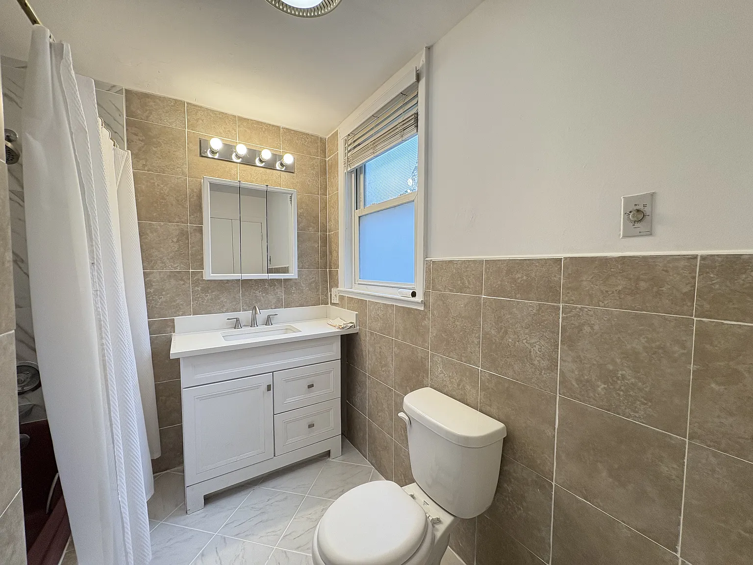 3 bed, 1300 sqft, $1,950 — Photo 2
