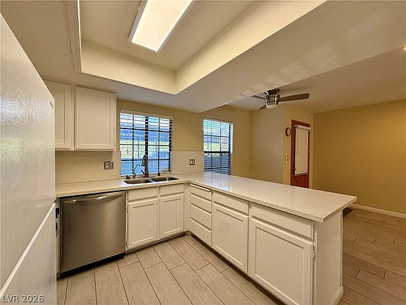 3rd image of 5923 Laredo St