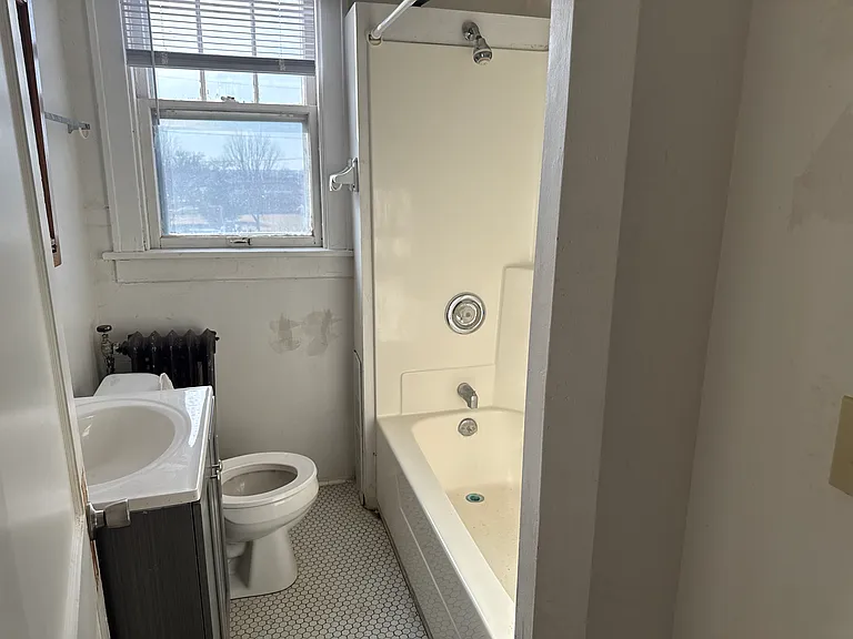 3811 Peters Ave #5 — Photo 2