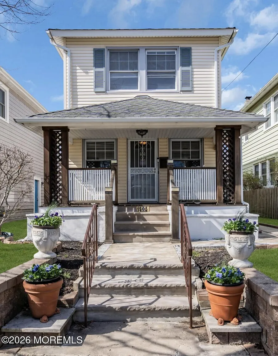 1505 3rd Avenue photo 1