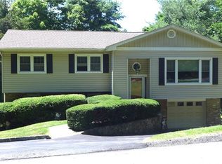 34 Lake Shore Dr, Pleasantville, NY 10570