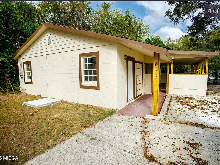 955 Putnam St — Photo 1