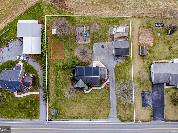 2nd image of 330 S Reamstown Rd