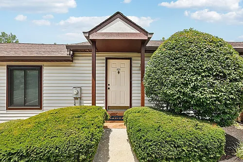 370 Bellpointe Cmns Photo 1 370 Bellpointe Cmns Photo 1