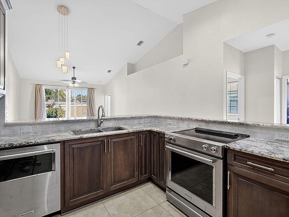 3rd image of 2620 E Aragon Boulevard #3