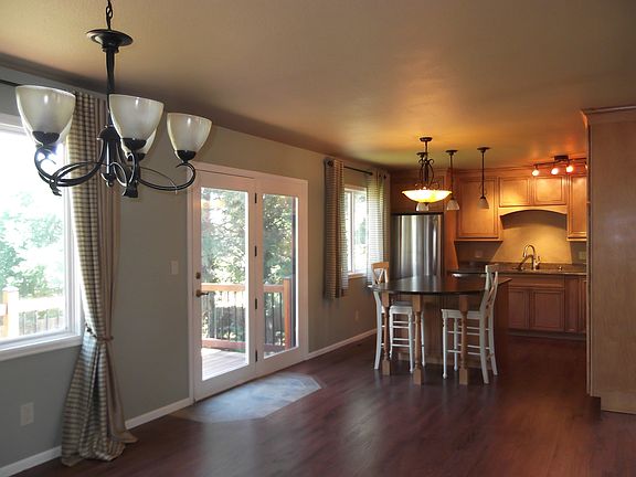 Eat-in Kitchen
