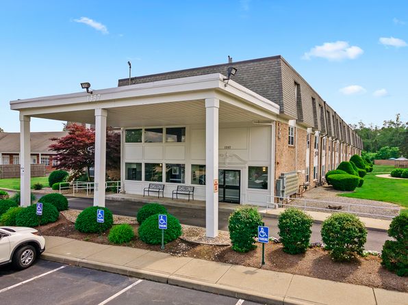 1355-1357 Wampanoag Trl E #122