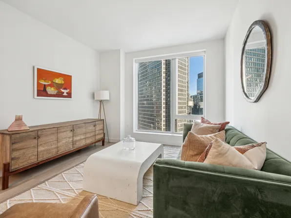 17 Hanover Place 23C image 2 of 7