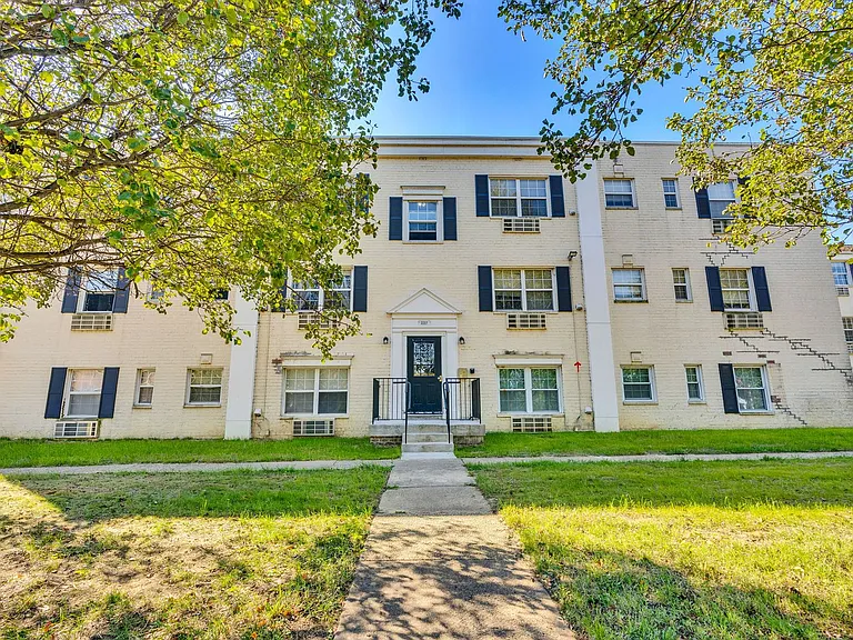 2237 Farrington Ave #203 — Photo 1