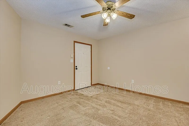 1 bed, 1.0 bath, 567 sqft, $900 — Photo 4