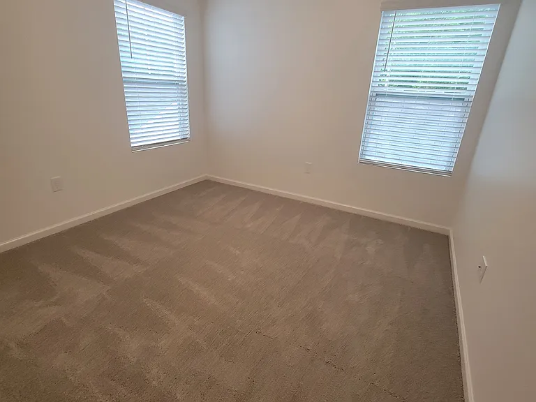 102 E Franklin St — Photo 18