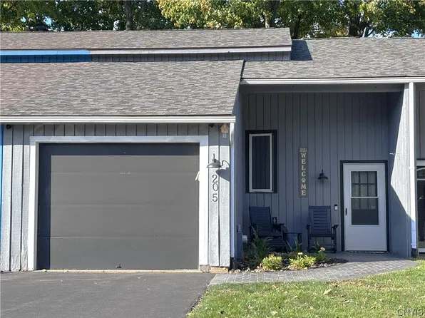 205 Golfcrest Cir, Baldwinsville, NY 13027