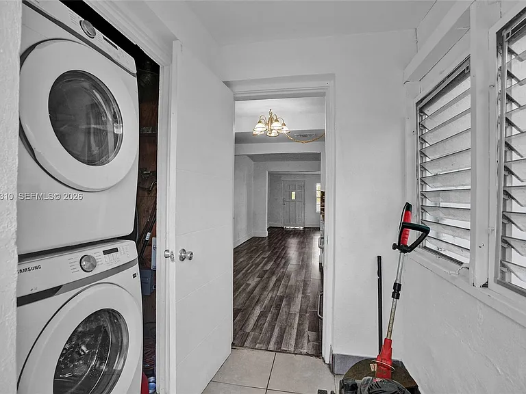 2100 Service Rd — Photo 17