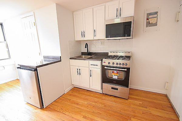 2nd image of 102 Saint Marks Pl #14