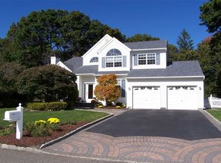 5 Paul Ct, Centereach, NY 11720