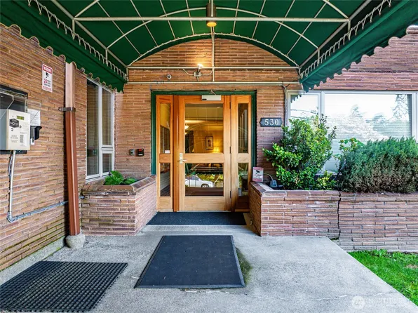 530 W Olympic Place #203, Seattle, WA 98119