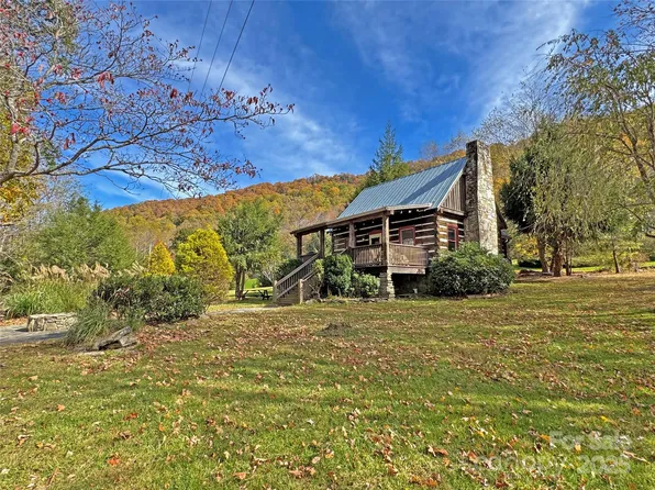 147 & 131 Gentry Farm Dr, Hot Springs, NC 28743