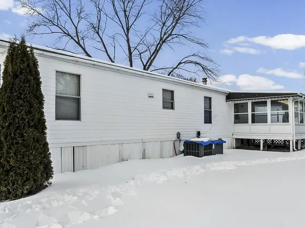 11 Creekside Dr, West Grove, PA 19390