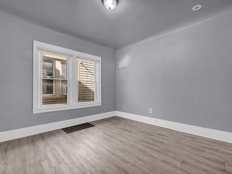 1581 Empire Ave #1 — Photo 14