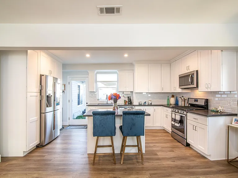 3820 Clark Ave — Photo 8