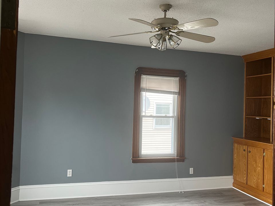 living room built-in shelves