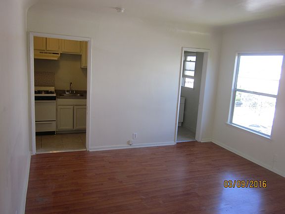 3rd image of 338 N New Hampshire Ave APT 17