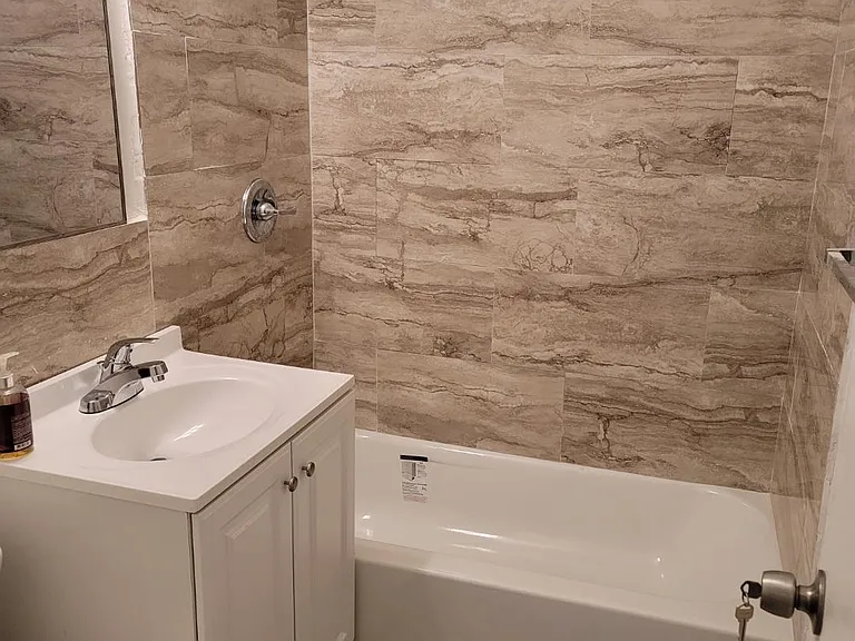 1709 S Hobart Blvd — Photo 9