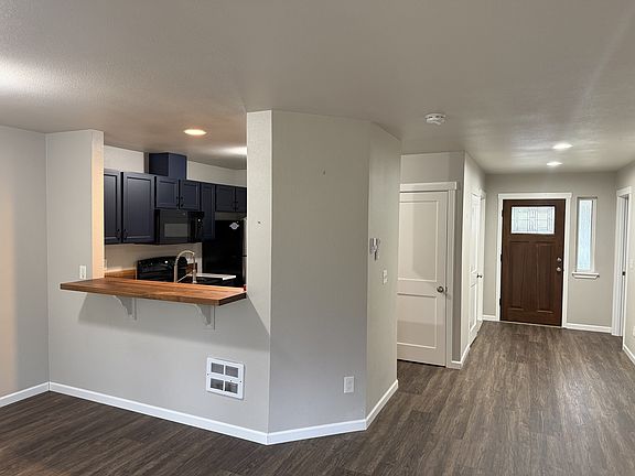 3rd image of 1480 SE Cole Rd APT C