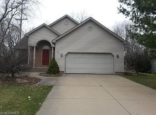 374 Hood Dr, Canfield, OH