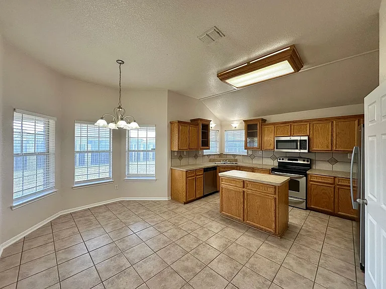 2709 Hydrangea Ave — Photo 8