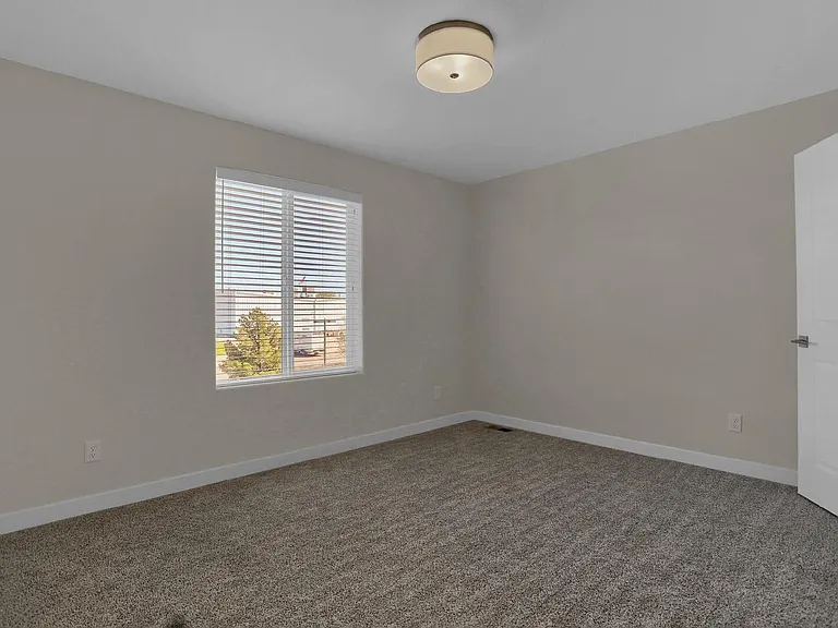 3792 Venice Grv — Photo 16