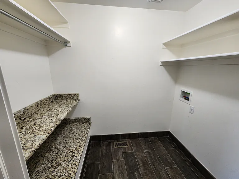 3448 N Coral Way — Photo 8