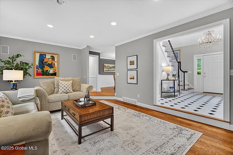 4th image of 13 Beacon Hill Drive